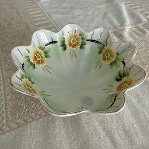 🌼Vintage Floral Scalloped Ceramic Bowl🌼
